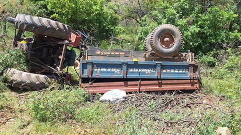 İzmir’de Devrilen Traktörün Sürücüsü Yaşamını Yitirdi