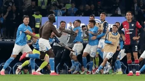 Napoli Şampiyon! Hakan Çalhanoğlu Yıkıldı