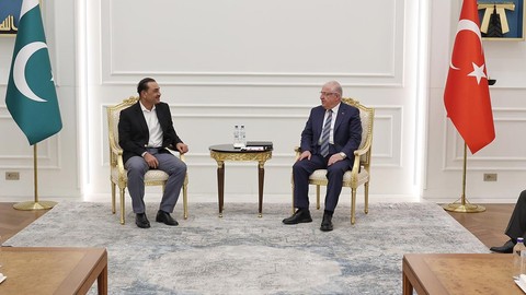 Bakan Güler, Pakistan Kara Kuvvetleri Komutanı Munir ile Görüştü