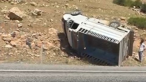 Batman’da Feci Kaza! Kamyonet Takla Attı, 2 Yaralı