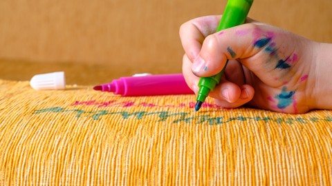 Elbiselerdeki Tükenmez ve Keçeli Kalem Lekesi Nasıl Çıkar? İşte Hızlı ve Tertemiz Eden O Yöntem