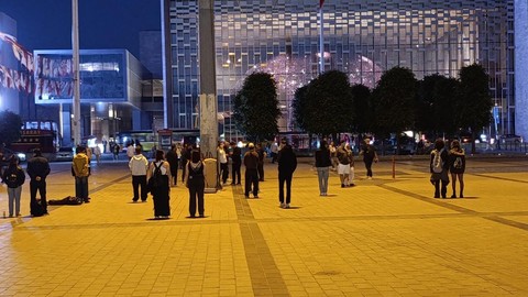 Taksim'de Gezi'nin Yıldönümünde 'Duran Adam' Eylemi! 18 Genç Gözaltına Alındı