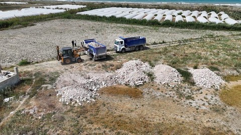 Kuş Cenneti'ne Kamyon Kamyon Çöp Dökmüşler!