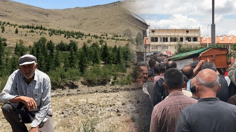 'Orman Dede' Kurduğu Ormana Gömülemedi, Yanındaki Ormana Defnedildi