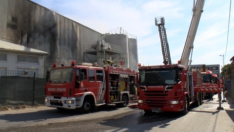 Tuzla'da Fabrika Yangını! Dış Cepheye de Sıçradı