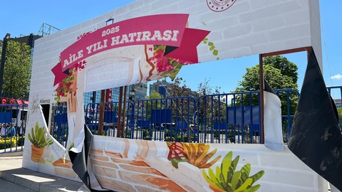 Aile Yılı Panosuna Saldıran Gençlerle 'Toplumsal Farkındalık' Etkinliği