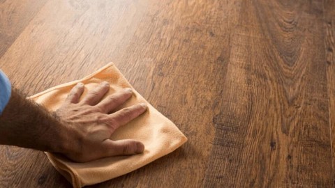 Mobilya Üzerindeki Çizikleri Anında Yok Ediyor! Meğer Bu Kadar Basitmiş