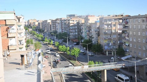 Türkiye'nin En Kalabalık Mahallesi Belli Oldu: Nüfusuyla İstanbul'daki Bütün İlçeleri Solladı