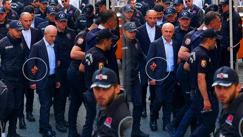 CHP'nin 31 Yıllık Belediye Başkanı Adliyeye Böyle Sevk Edildi