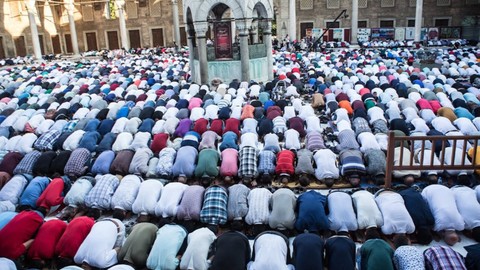 KURBAN BAYRAMI NAMAZ SAATLERİ 2025: Hangi İlde Saat Kaçta Kılınacak?