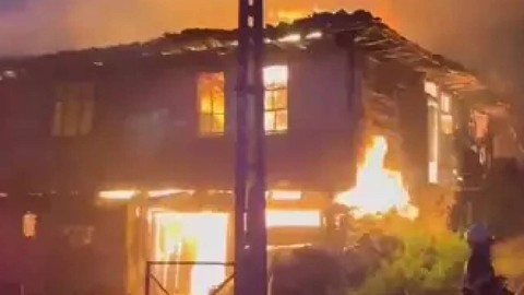 Amasya'da Yangın Paniği: 4 Ev Alevlere Teslim