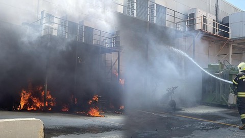 Bodrum'da AVM'deki Geri Dönüşüm Alanında Yangın