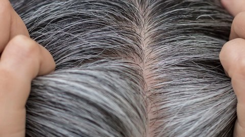 Kuaföre Binlerce Lira Vermenize Gerek Yok: İşte Beyaz Saçları Gizlemenin Pratik Yolları