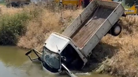Manisa’da Kamyonla Otomobil Çarpıştı! 3 Kişi Yaralandı