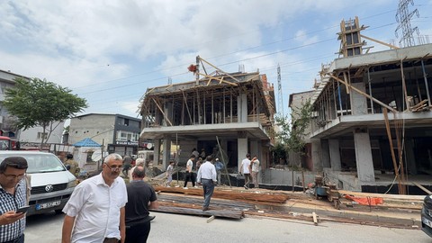 Başakşehir’de İnşaat Duvarı İşçinin Üzerine Düştü!