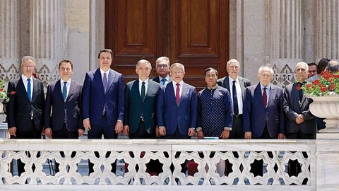 '4 Parti Birleşecek' İddiası! Başkanlık Koltuğu İçin Kritik İsim