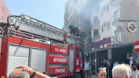 Kuşadası’da Apartman Yangını Paniği: Mahsur Kalan Vatandaş Kurtarıldı