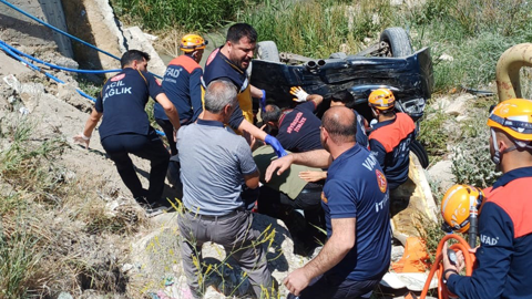 Van'da İki Otomobil Çarpıştı