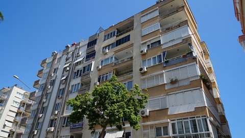 Antalya'da 7 Katlı Apartmanda Büyük Panik! Herkes Deprem Sandı, Gerçek Sabah Ortaya Çıktı