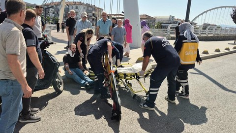 Düzce'de Feci Kaza! Motosikletle Bisiklet Çarpıştı, 2 Yaralı
