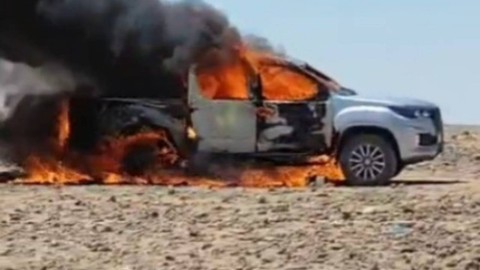 Seyir Halindeki Kamyonet Alev Aldı