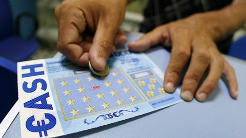 Çöpe Attığı Biletten Büyük İkramiye Çıktı!