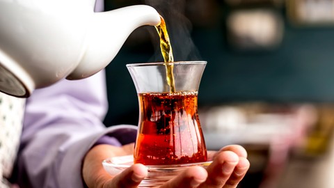 Ne Gerçek Rengi Ne Gerçek Tadını Veriyor! Kaynar Su ile Çay Demlemeden Önce 2 Kez Düşüneceksiniz