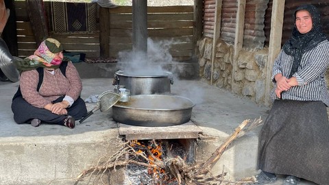 5 Saat Kaynıyor, Kor Ateşte Bekliyor: 2 Kişi Başında Bekliyor, Kilosu 400 TL'ye Gramla Satılıyor