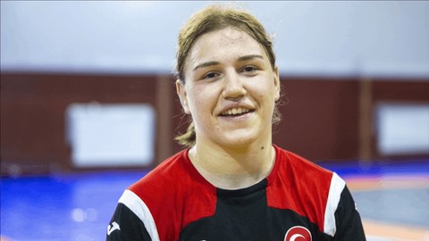 Milli Güreşçiden Altın Madalya