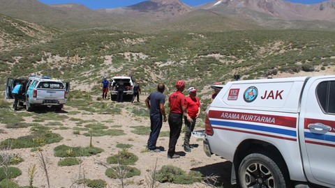 Erciyes Dağı'nda Üzerine Kaya Düşen 2 Dağcı Mahsur Kaldı