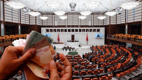 AK Parti'den Flaş Hamle! Emekli Zammında Takvim Öne Çekildi