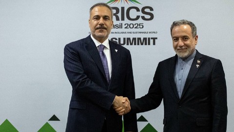 Bakan Fidan'dan İran Dışişleri Bakanı Abbas Arakçi ile Kritik Temas