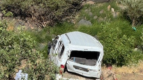 Elazığ'da Feci Kaza! Aracı Şarampole Devrildi