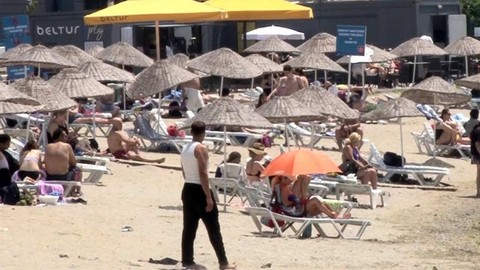 İstanbul'da Sıcak Hava Bunalttı, Vatandaşlar Sahile Akın Etti