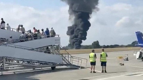 Londra'da Düşen Uçakta 4 Kişi Öldü
