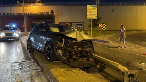 Arnavutköy’de Kontrolden Çıkan Otomobil Kaza Yaptı: 1'i Çocuk 2 Yaralı