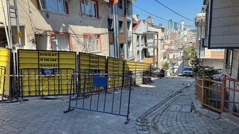 Kağıthane'de Balkon Çöktü, Bina Tahliye Edildi