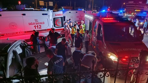 Bursa'da Feci Kaza! Kırmızı Işık İhlali Faciayı Getirdi: 8 Yaralı