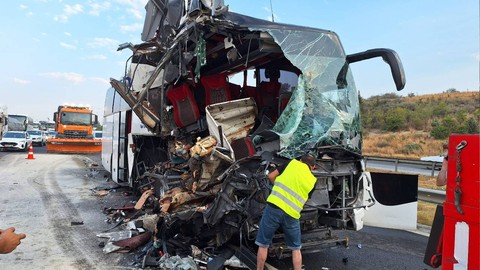Mersin'de Feci Kaza! Yolcu Otobüsü Tıra Çarptı, Yaralılar Var