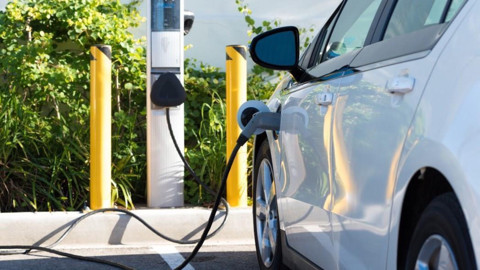 13 Elektrikli Otomobilin Fiyatı Düştü! Satışta Otomatik İndirim Dönemi Başladı