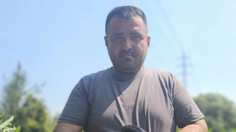 Baba Mesleğini Bıraktı, Yeni İşe Atıldı: Çocuk Gibi Büyütüyor,  Yaz Kış Demeden Hasat Ediyor