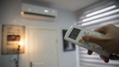 Klimanın Elektrik Masrafına Son: Ev Sıcaklığını 10 Derece Düşürüyor, Odayı Buzhaneye Çeviriyor