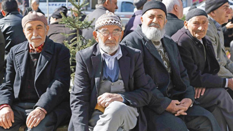 Bu Karttan Alan Emekliler Rahat Bir Nefes Alacak: Özel İndirim Fırsatları Başladı! Başvuran Hemen Alıyor