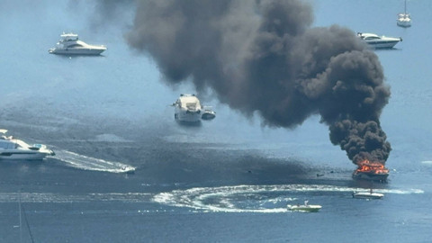 Bodrum'da Denizde Can Pazarı! Tekne Alev Alev Yandı