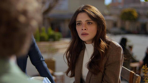 Uzak Şehir’in Alya’sı Sinem Ünsal İle Sevgilisi Berk Cankat'ın Romantik Asansör Pozları Olay Oldu