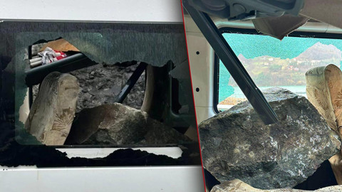 Artvin’de Facia! Kopan Kayalar Minibüse Düştü, 3 Kişi Ölümden Döndü