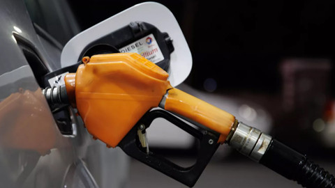 Akaryakıtta Tabela Yine Değişti: Benzine Gece Yarısı Bir İndirim Daha