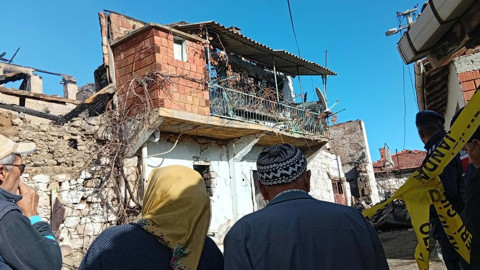 Evi Yangında Kül Oldu, Kendisinden Haber Alınamıyor