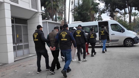 Mersin'de Pasaportlarına El Koyup Fuhuşa Zorladılar! 3 Kişi Tutuklandı