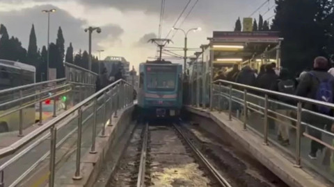 Topkapı'da Tramvay Raydan Çıktı: Yolcular Tahliye Edildi